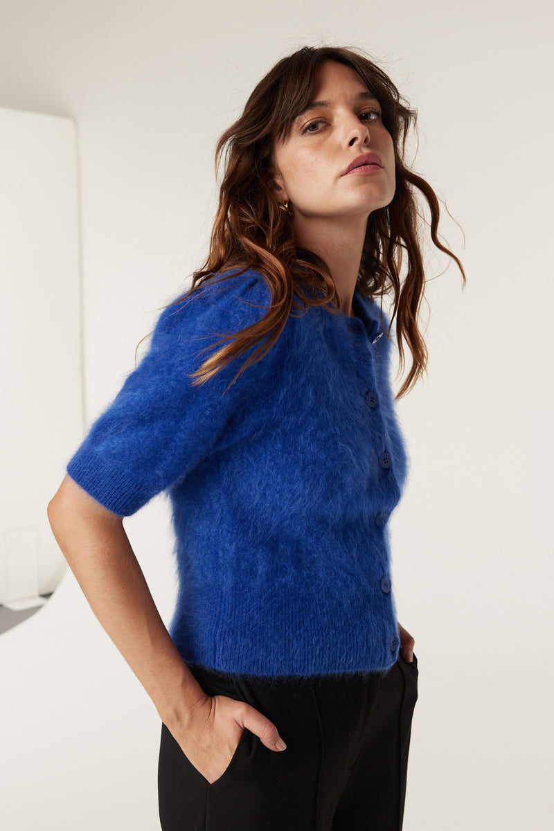 CAW25148_BLU_06_xokgln_1739492104