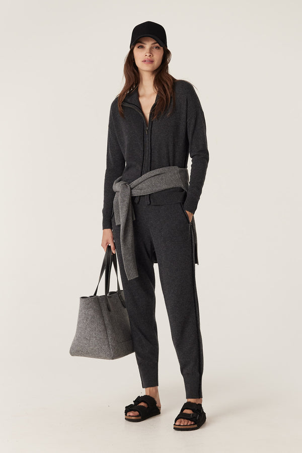 CAW26162_GRY_01_hw0qft_1765946358