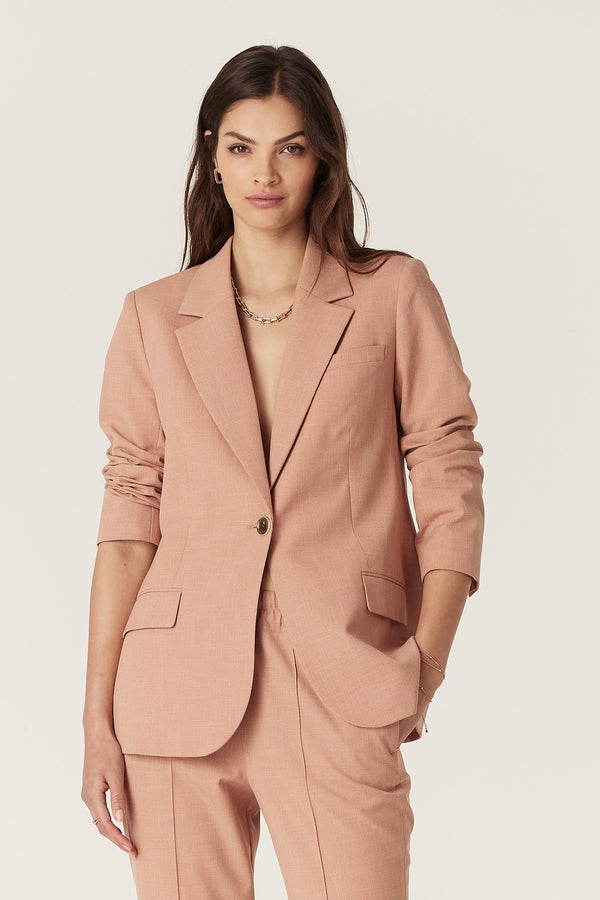 CAW26200_NAT_01_zb6mvw_1765946405