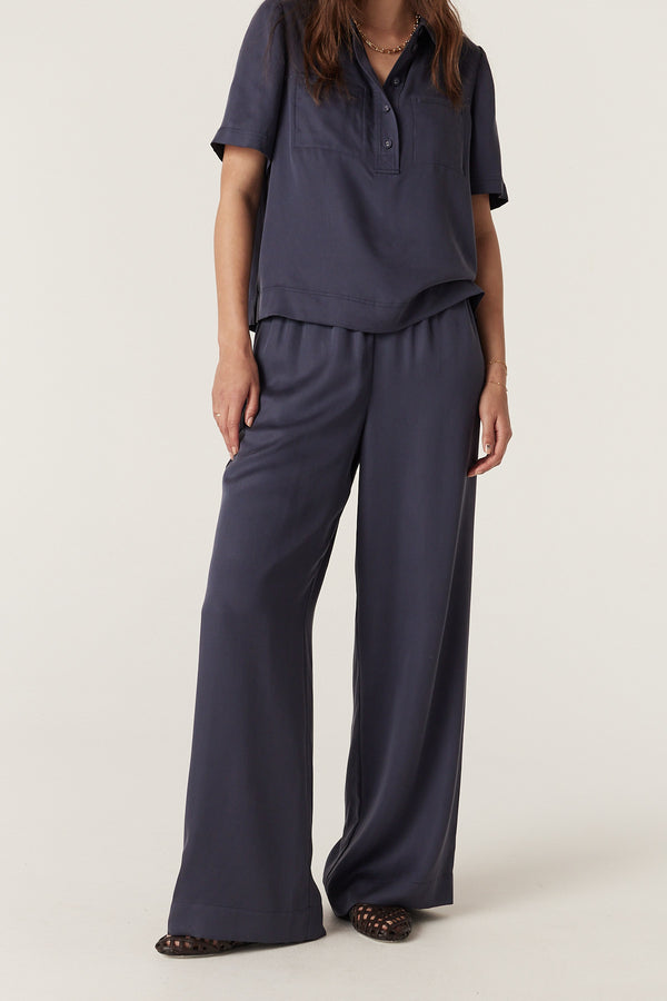 Navy Ashton Pant in lightweight Lyocell, featuring a relaxed fit, elasticated waist, and side pockets.