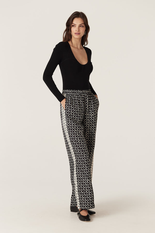 CAW26232_MUL_04_nhvrcl_1765947451