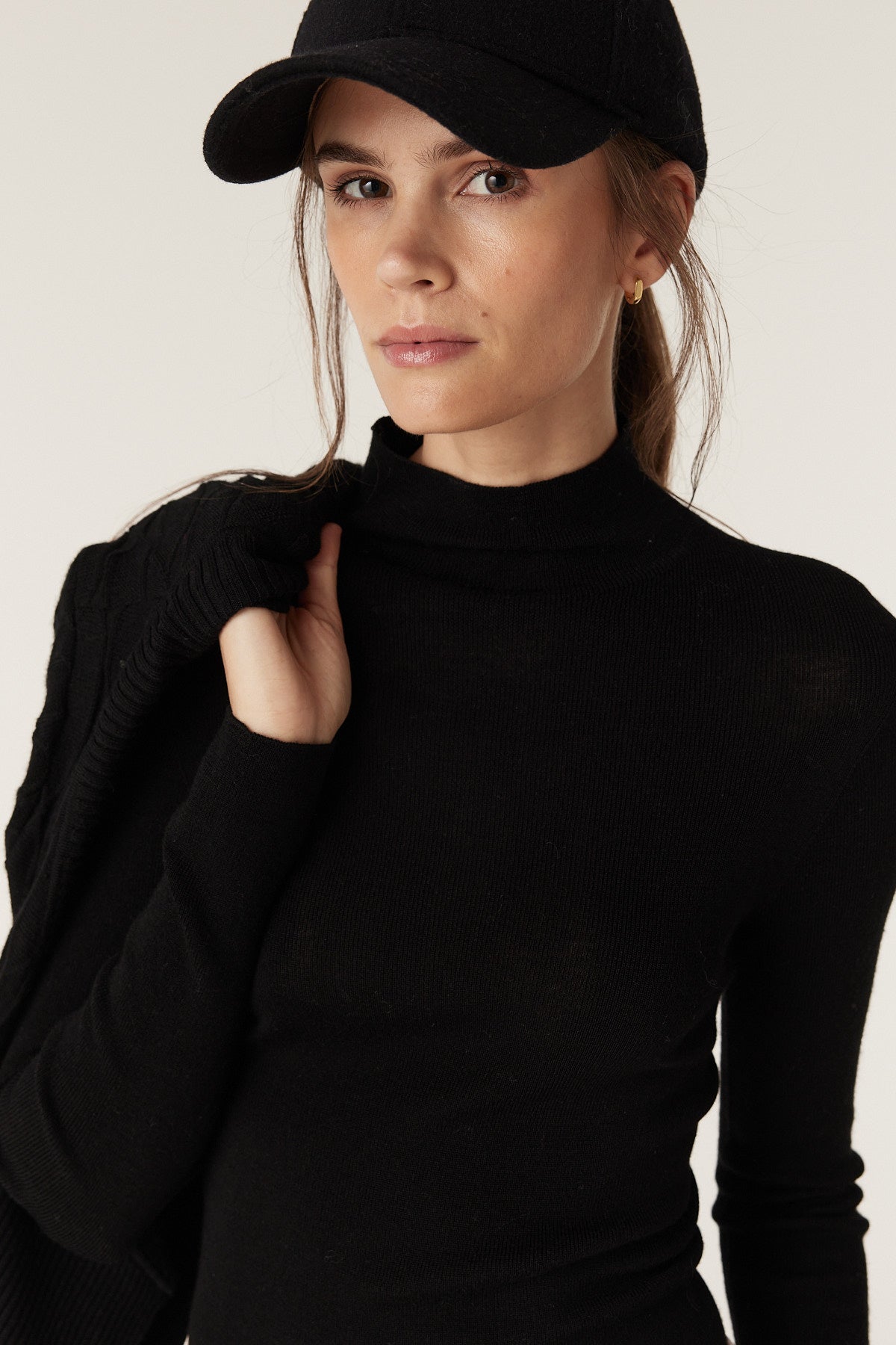 Superfine Merino Turtle Neck - Black – Cable Melbourne