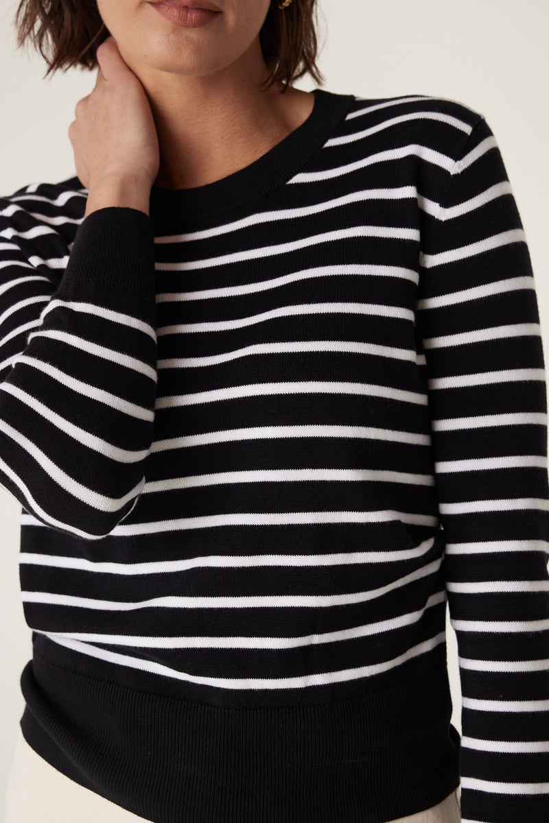 CSS23314_BlackStrip_03_meyems_1717551378