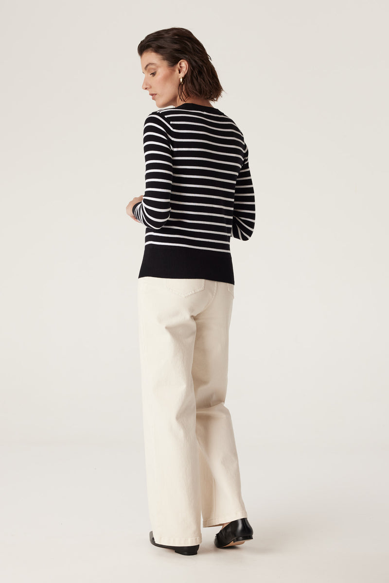 CSS23314_BlackStrip_05_uxtmgj_1717551378