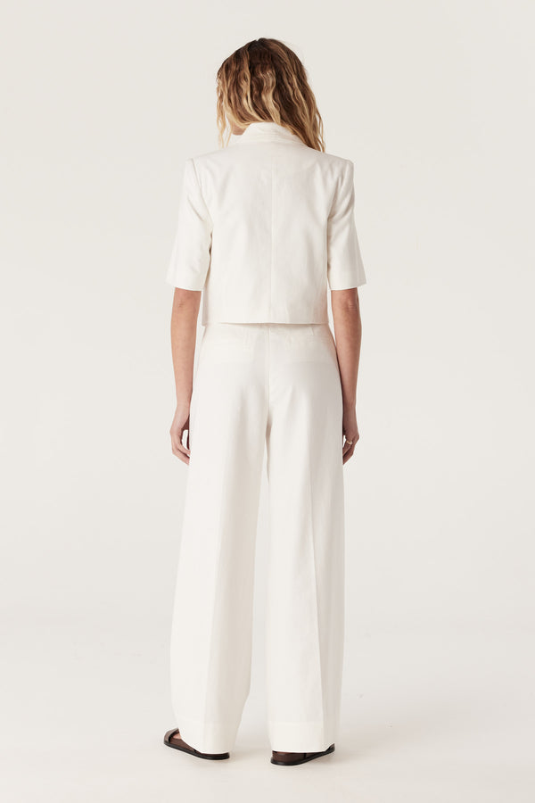 CSS24504_WHT_05_mbx4if_1717566799