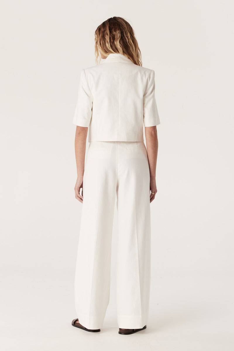 CSS24504_WHT_05_mbx4if_1717566799