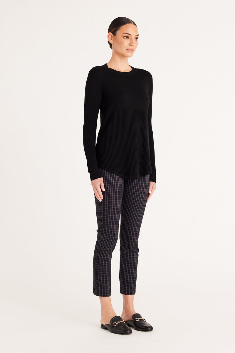 CAW23100_black_04_fltnyj_1677556251