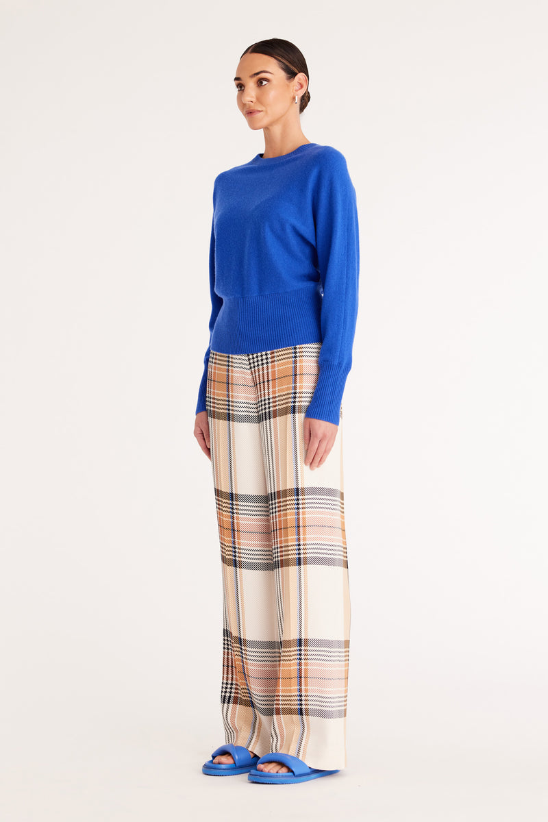 CAW23162_SapphireBlue_04_ya5fpf_1674184422