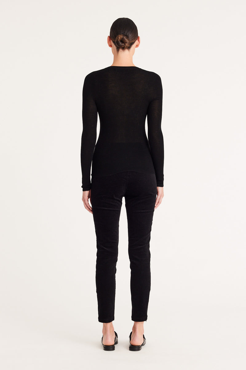 CAW23219_Black_05_behqor_1677556412