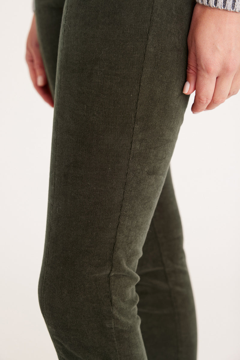 CAW23219_Khaki_03_np4ftv_1677556413