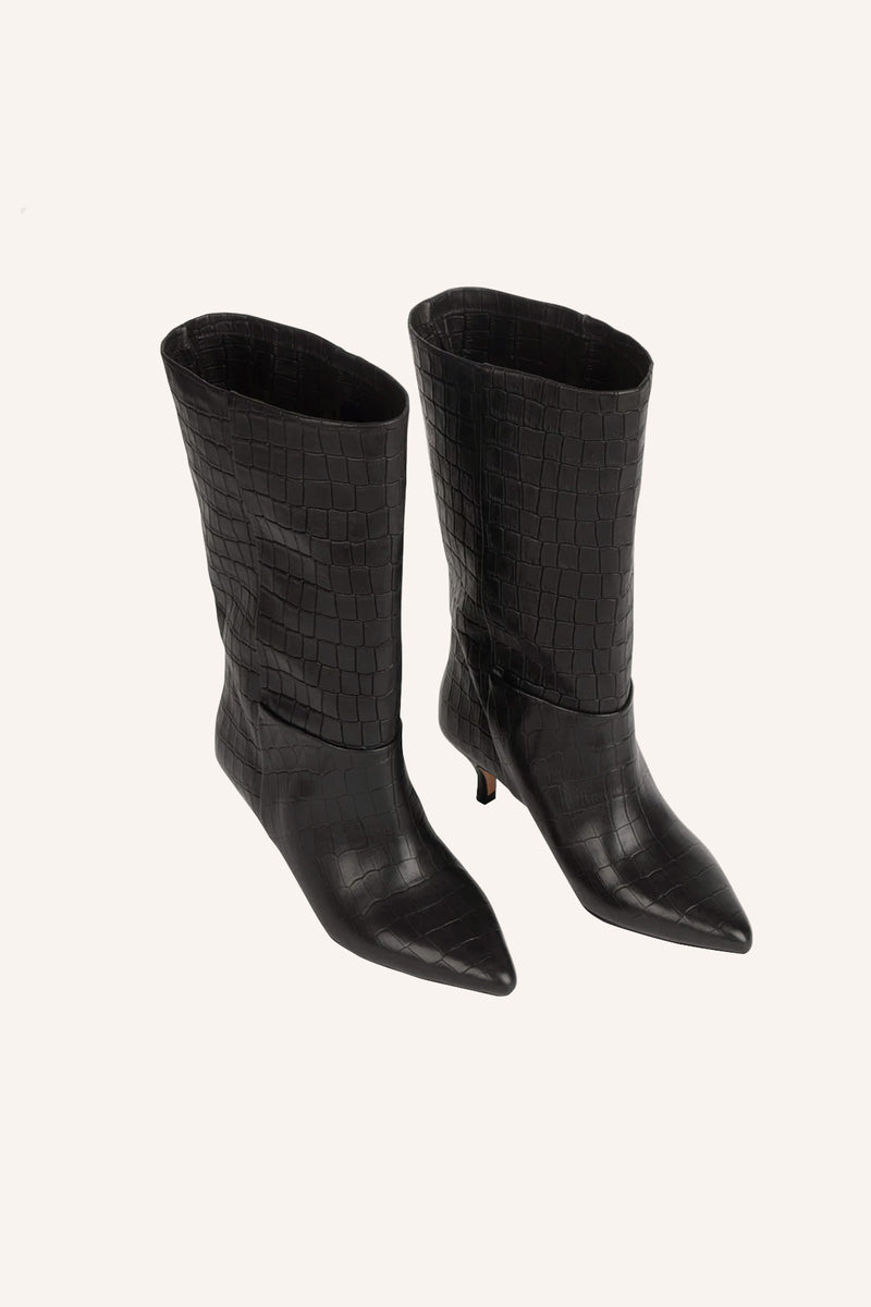 CS22001_BlackCroc_02_p54dyj_1676517685