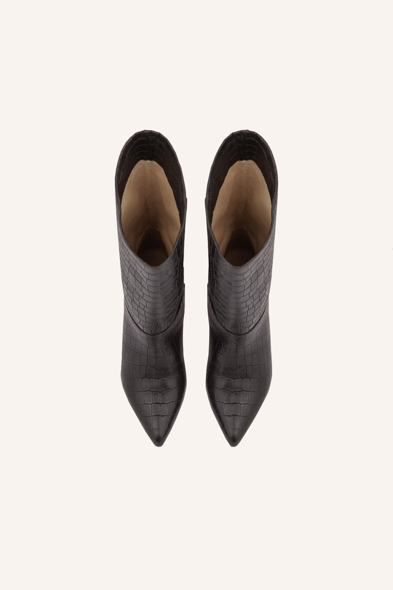 CS22001_BlackCroc_03_kmgqoe_1676517686