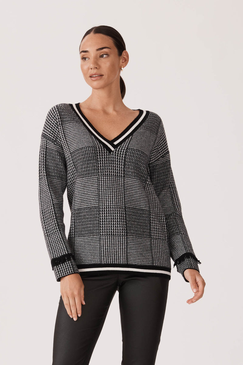 Houndstooth Fringe Jumper - Black/White