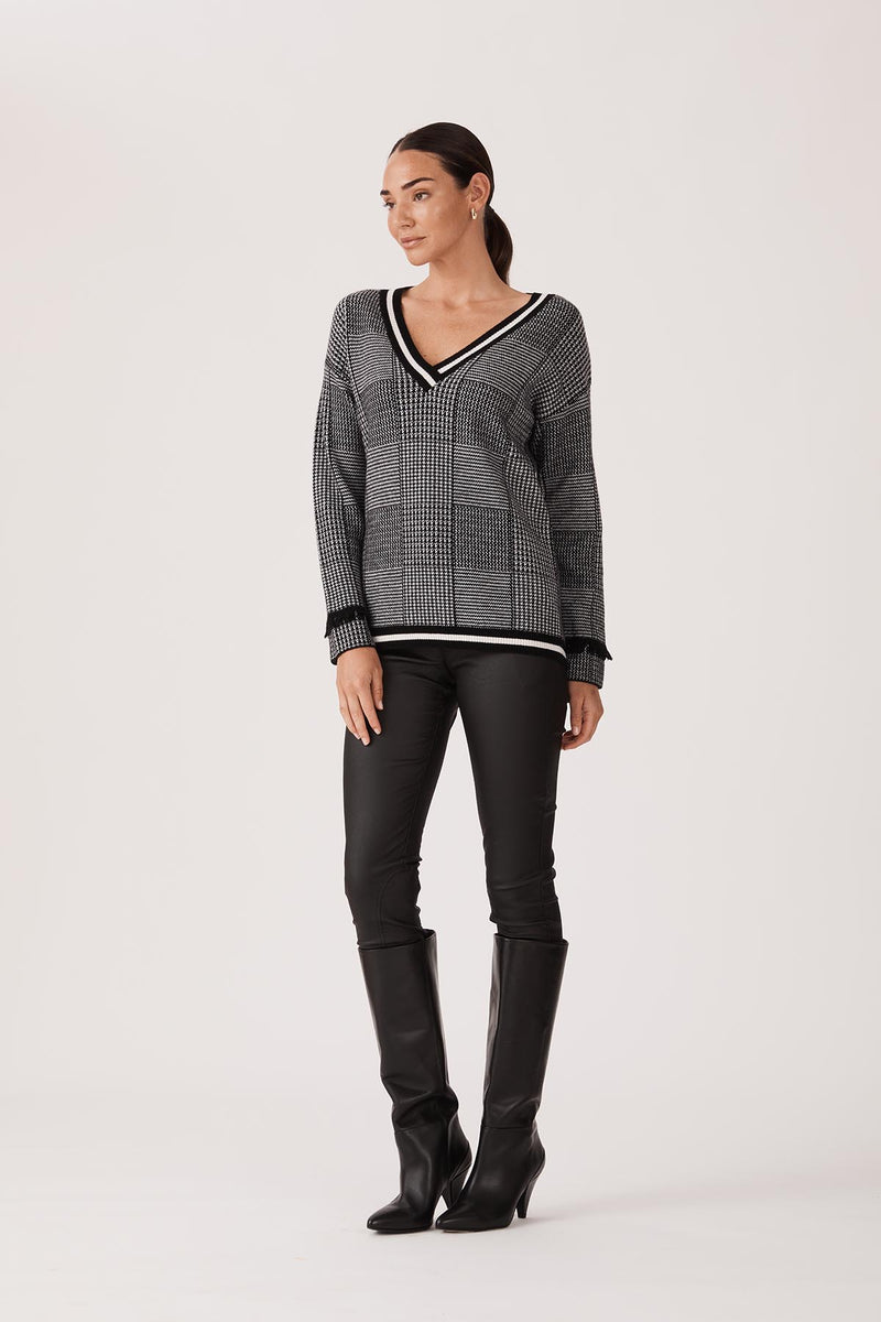 Houndstooth Fringe Jumper - Black/White