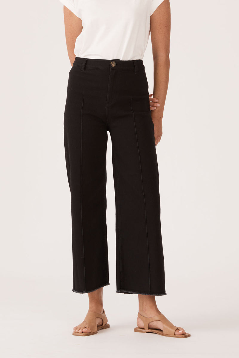 CS22557_BLACK_1_shoszj_1659678326
