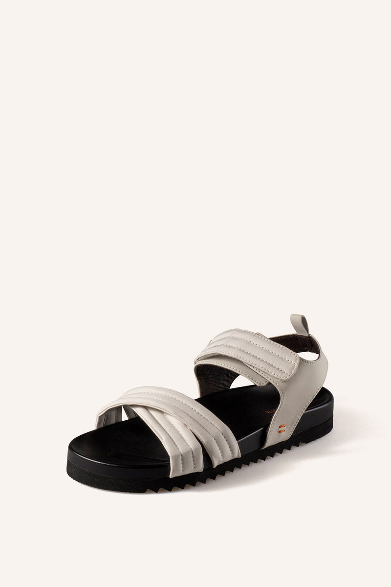 CS22600_Cream_02_ke6exe_1676514453
