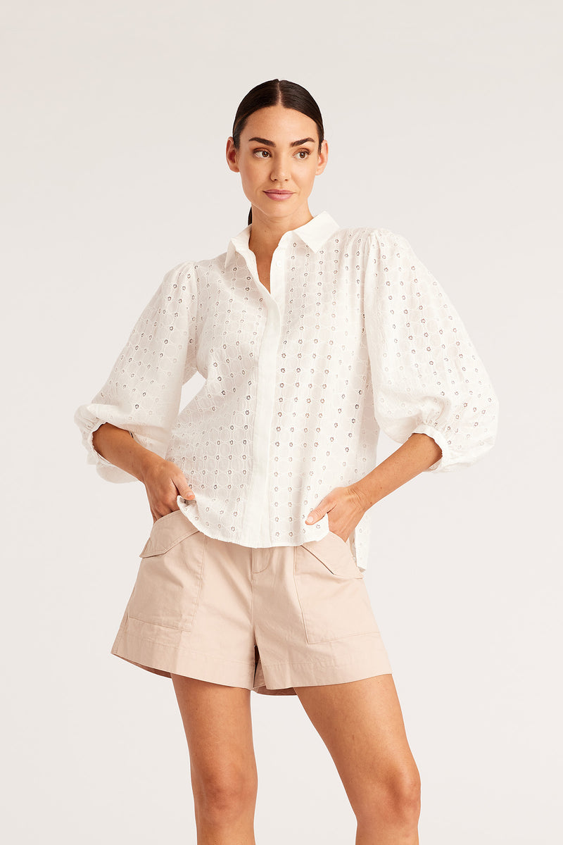 CSS22646_White_01_e-Comm_Crop_lrrndg_1671420529