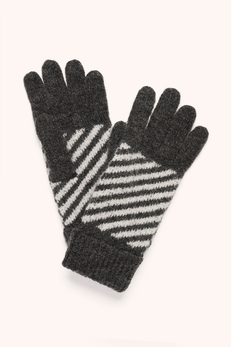 PL22211_CHARCOAL_01_auwlkf_1675728918